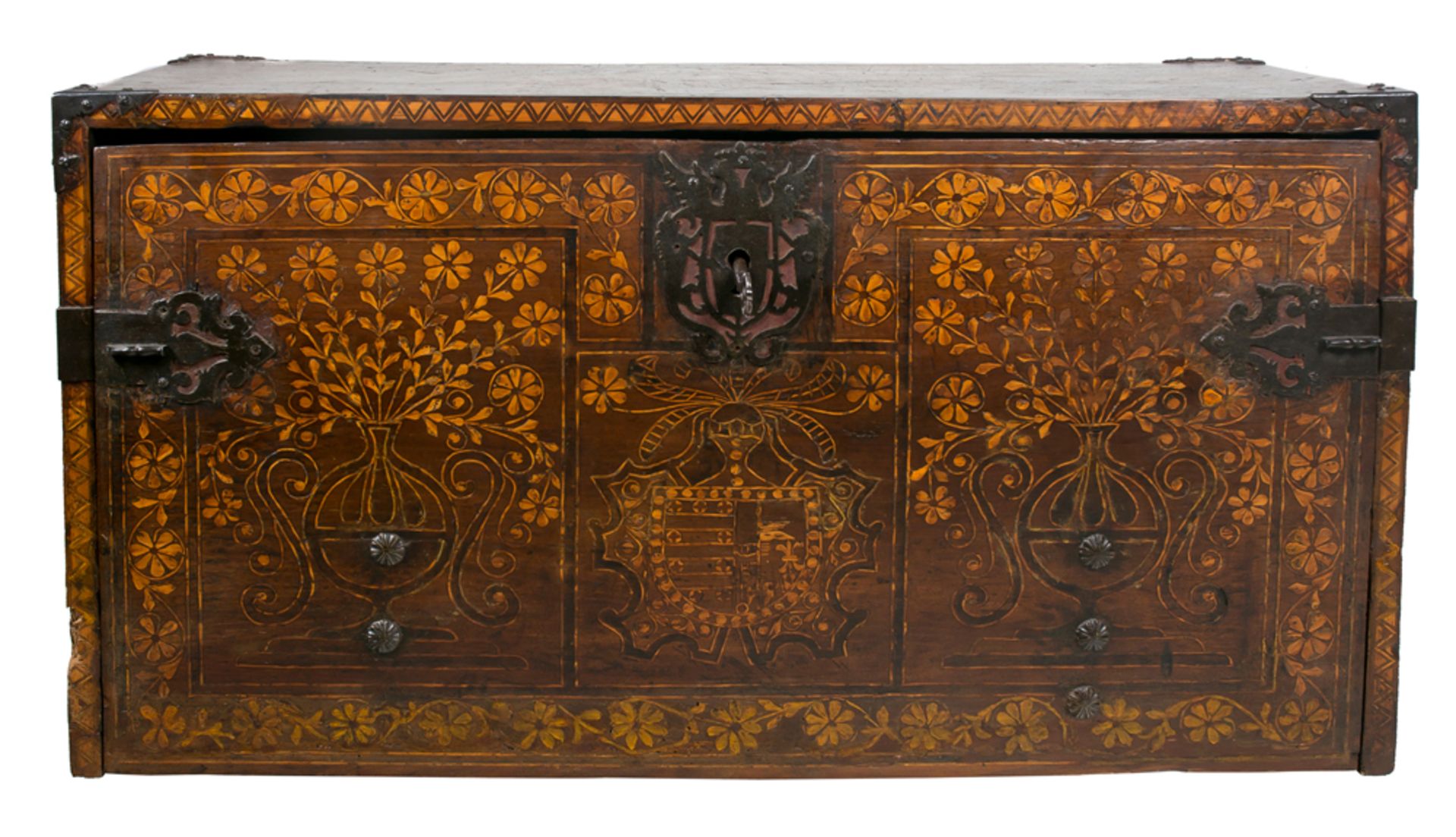 Wooden bargueño desk with bone incrustations and iron fittings. Asturias, Spain. 17th century. - Bild 2 aus 5