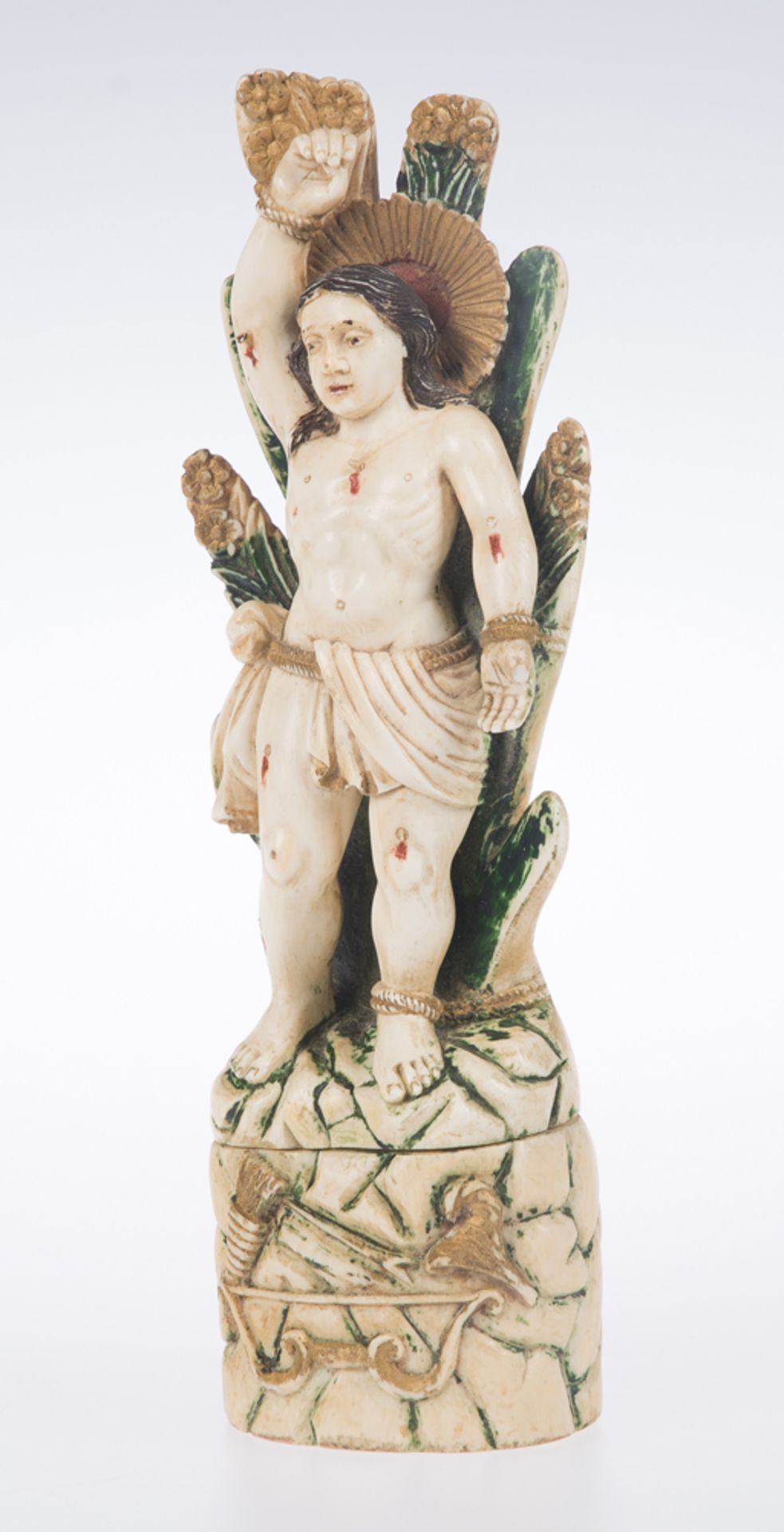 "Saint Sebastian". Sculpted and polychromed ivory figure. Indo-Portuguese School. 18th century. - Bild 3 aus 4