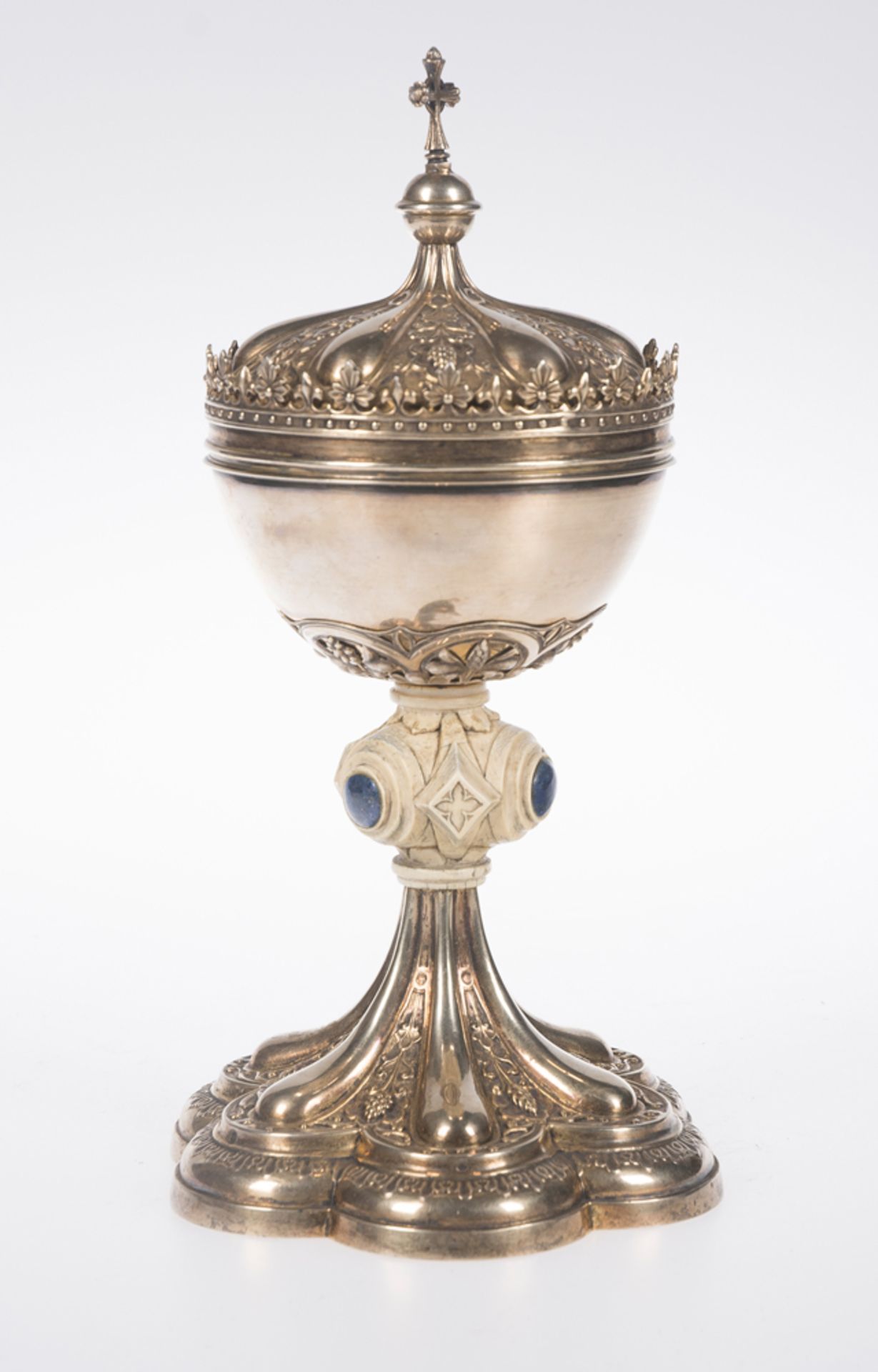 Embossed, chased and gilded silver pyx with ivory and lapis lazuli. France. Neo gothic. Late 19th - Image 2 of 6