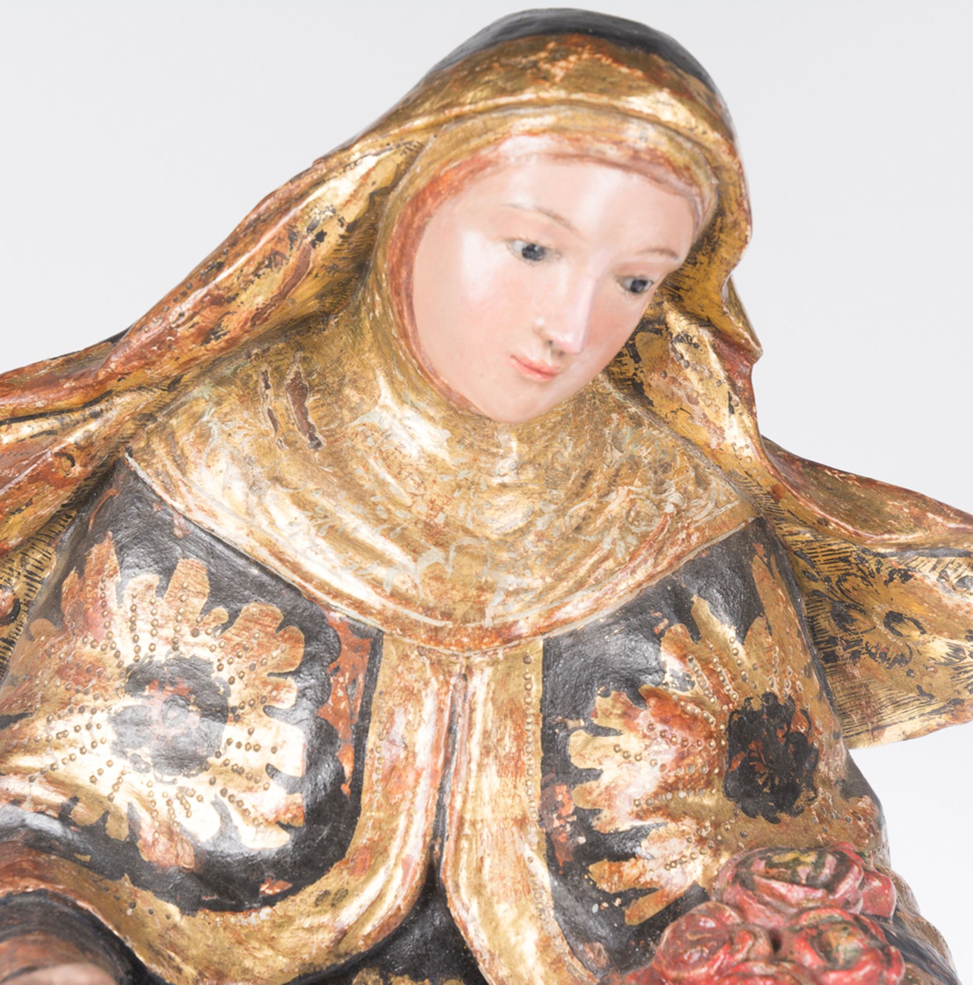 "Saint Rosa of Lima". Carved, gilded, polychromed and estofado wooden sculpture. Colonial. 17th - 18 - Image 4 of 6