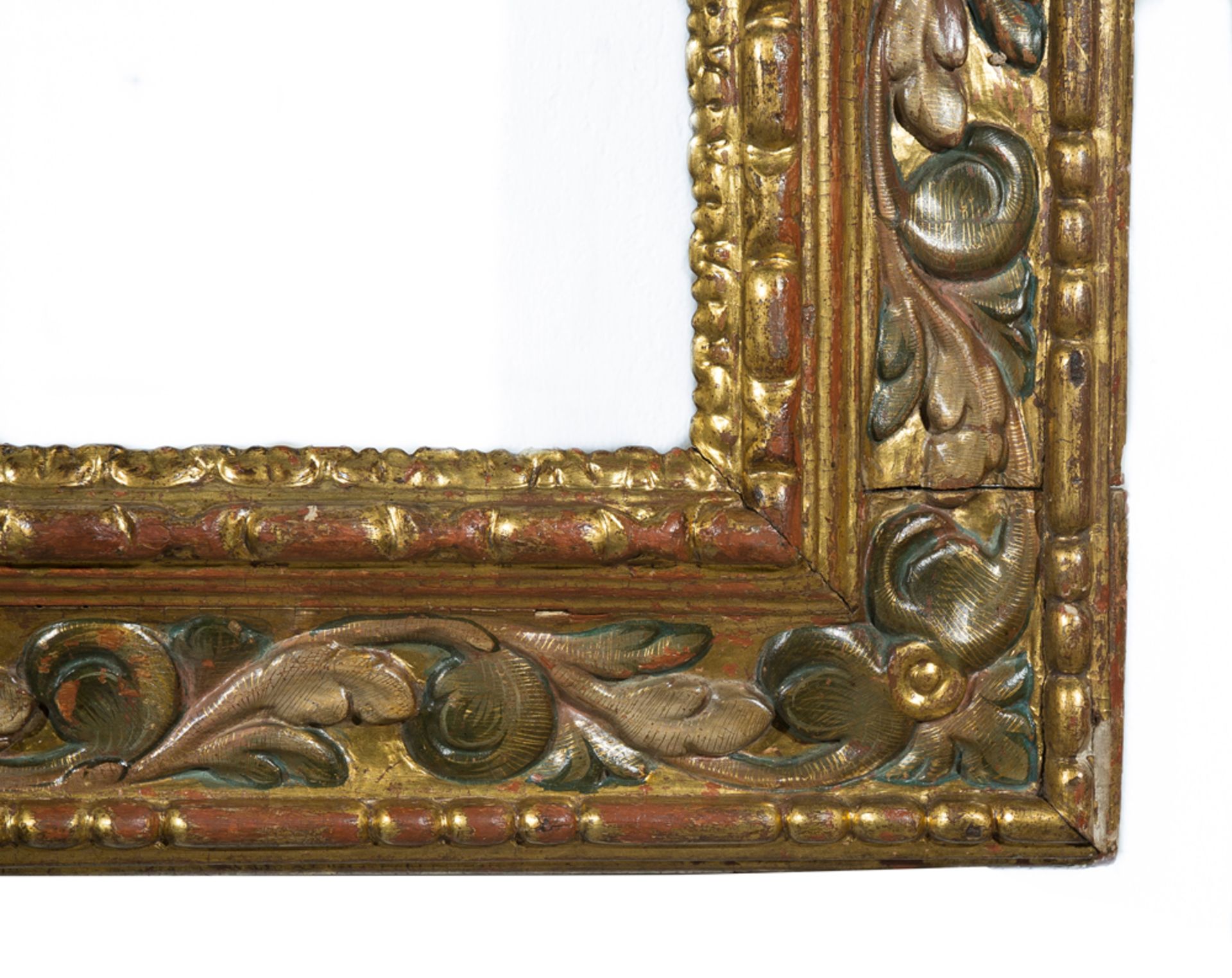 Imposing carved, gilded and polychromed wooden frame. 17th century. - Bild 3 aus 5