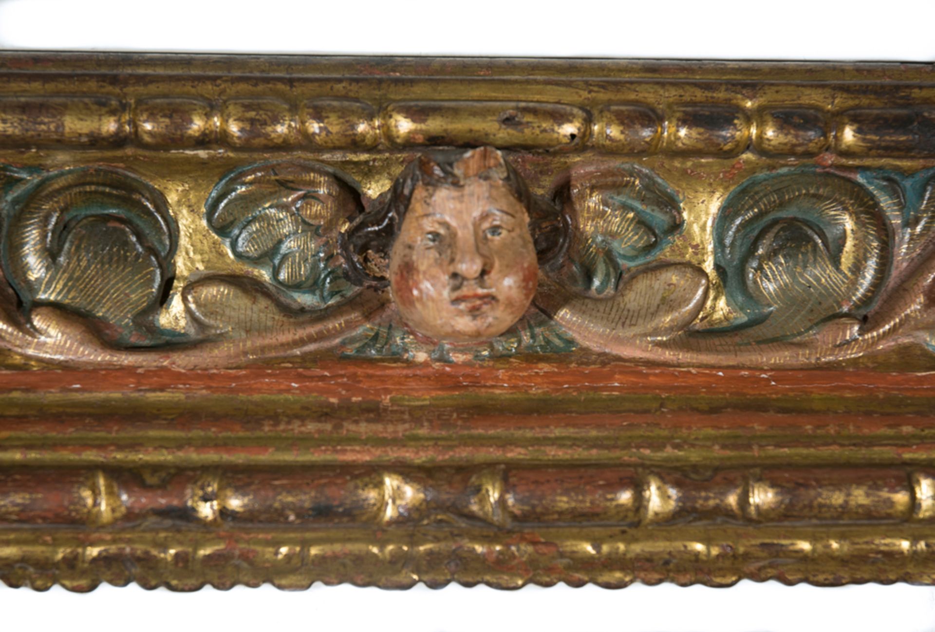 Imposing carved, gilded and polychromed wooden frame. 17th century. - Bild 4 aus 5