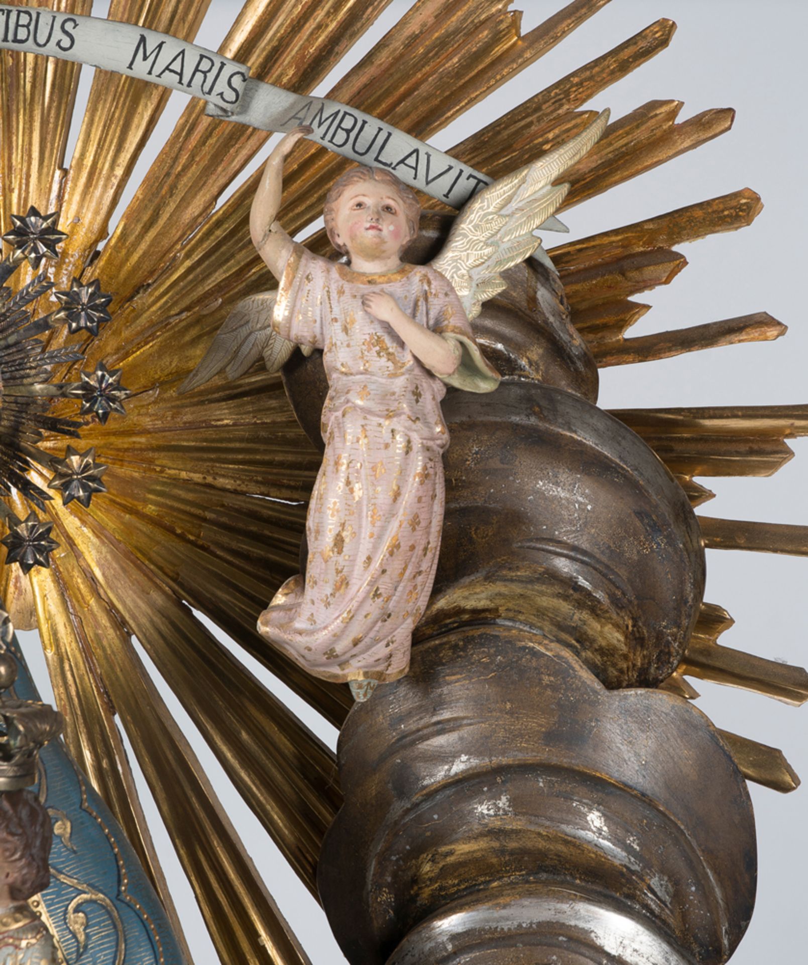 "Our Lady of Charity". Carved, gilded and polychromed wooden sculptural group. Colonial School. Cir - Bild 5 aus 10