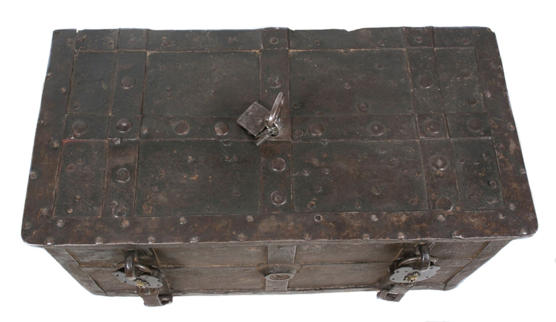 Wrought iron strong box. Nuremberg or Augsburg. Late 16th century. - Bild 6 aus 6