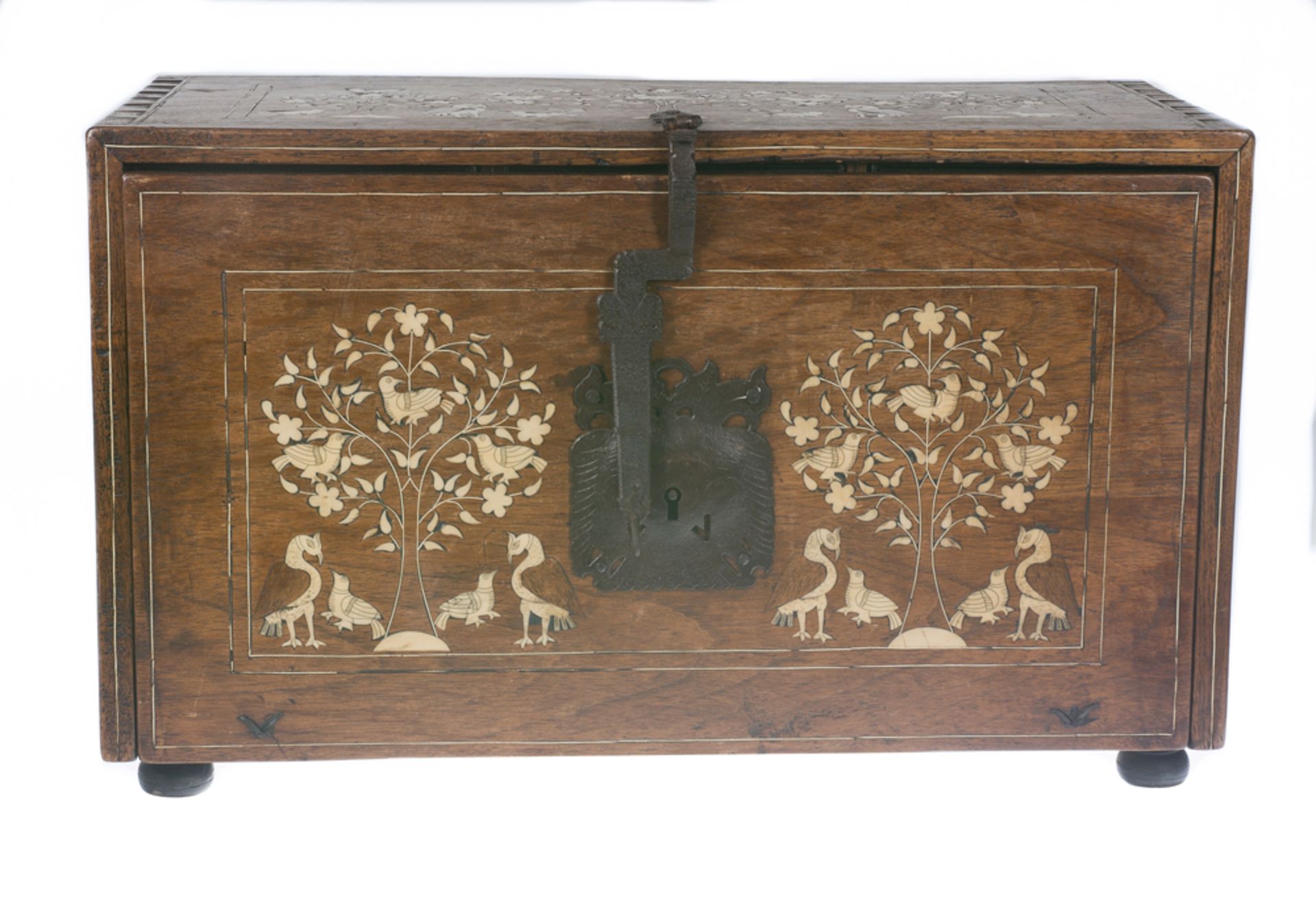 Wooden bargueño desk with bone incrustations and iron fittings. Aragon, Spain. 17th century.