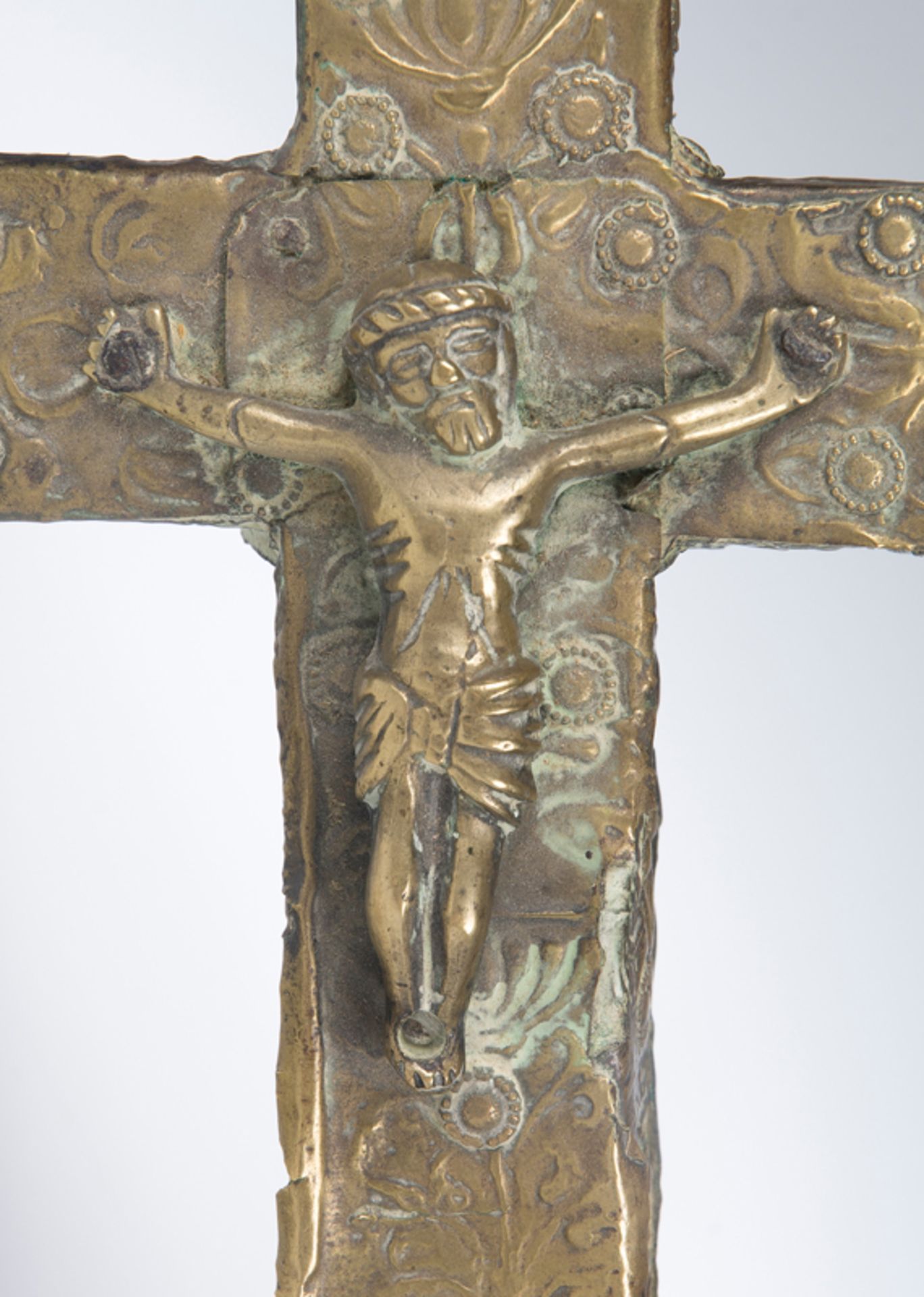 Embossed and hammered gilded copper processional cross, with an appliqué figure of Christ. La - Image 2 of 9