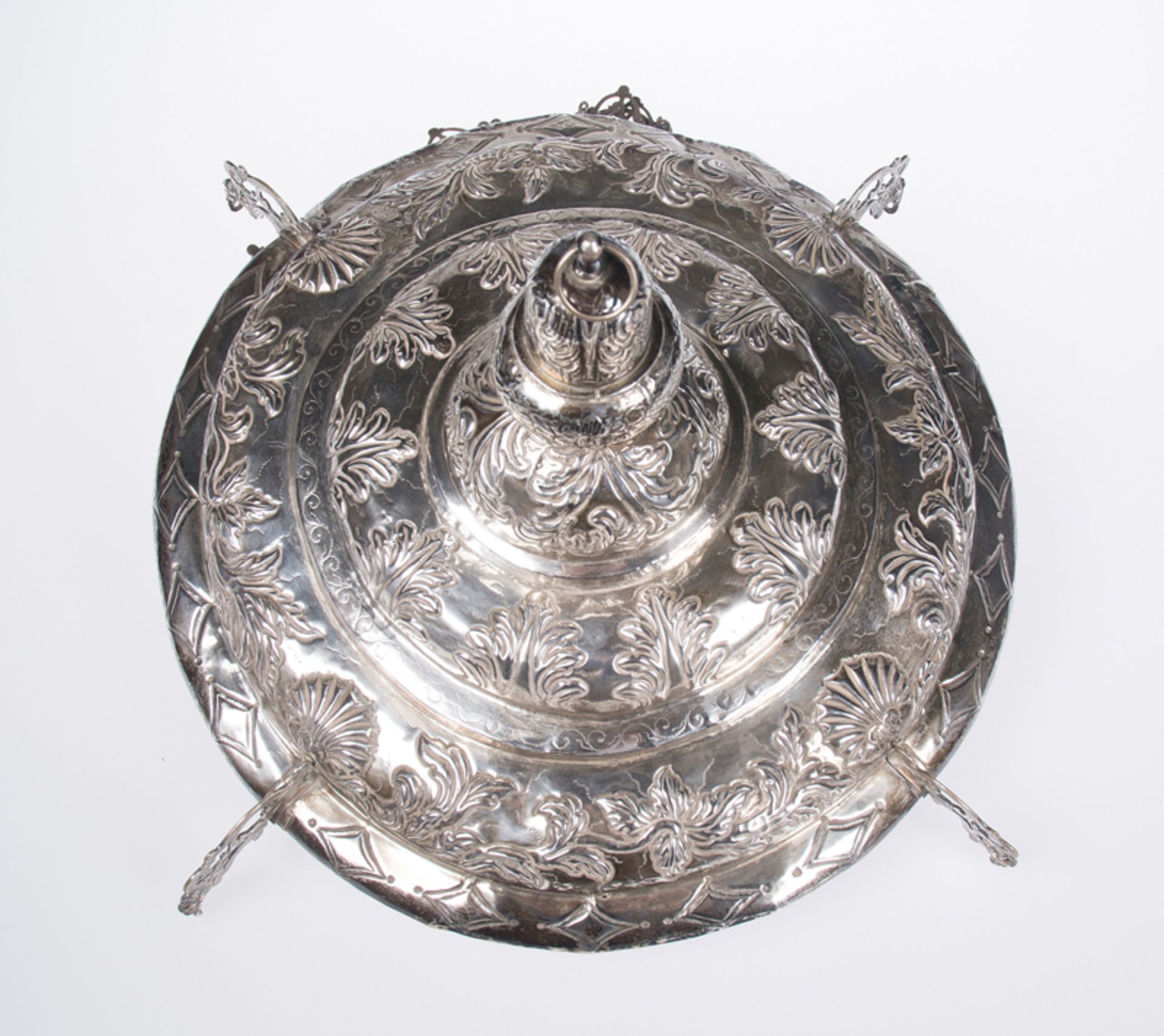 Embossed and chased silver votive lamp. 17th - 18th century.Embossed and chased silver votive - Image 2 of 2