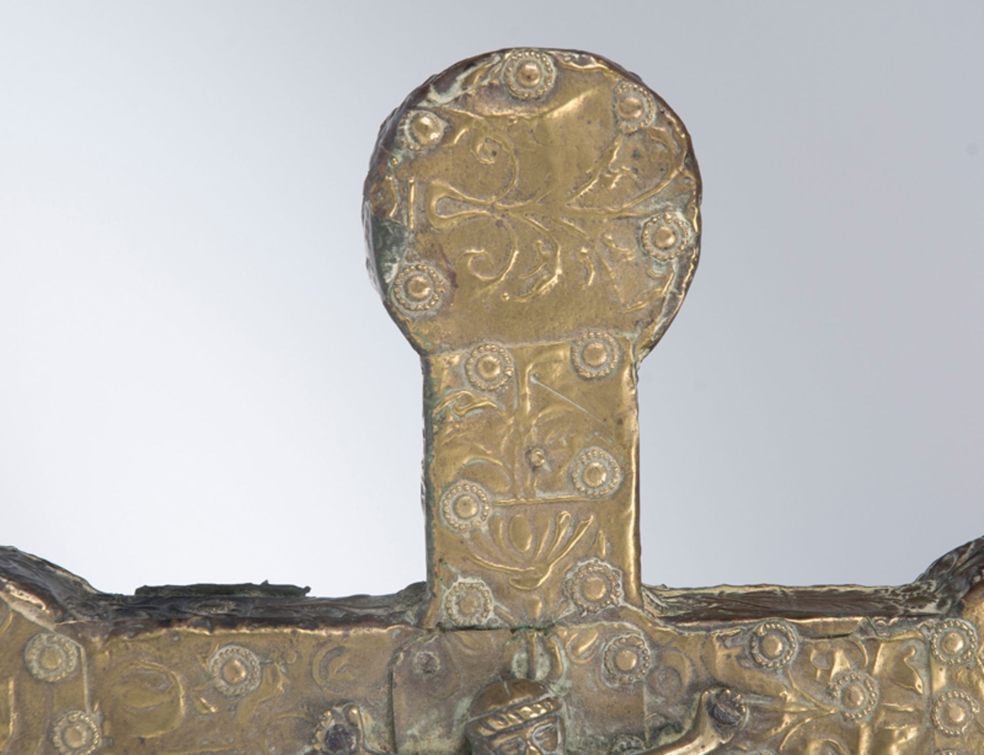 Embossed and hammered gilded copper processional cross, with an appliqué figure of Christ. La - Image 5 of 9