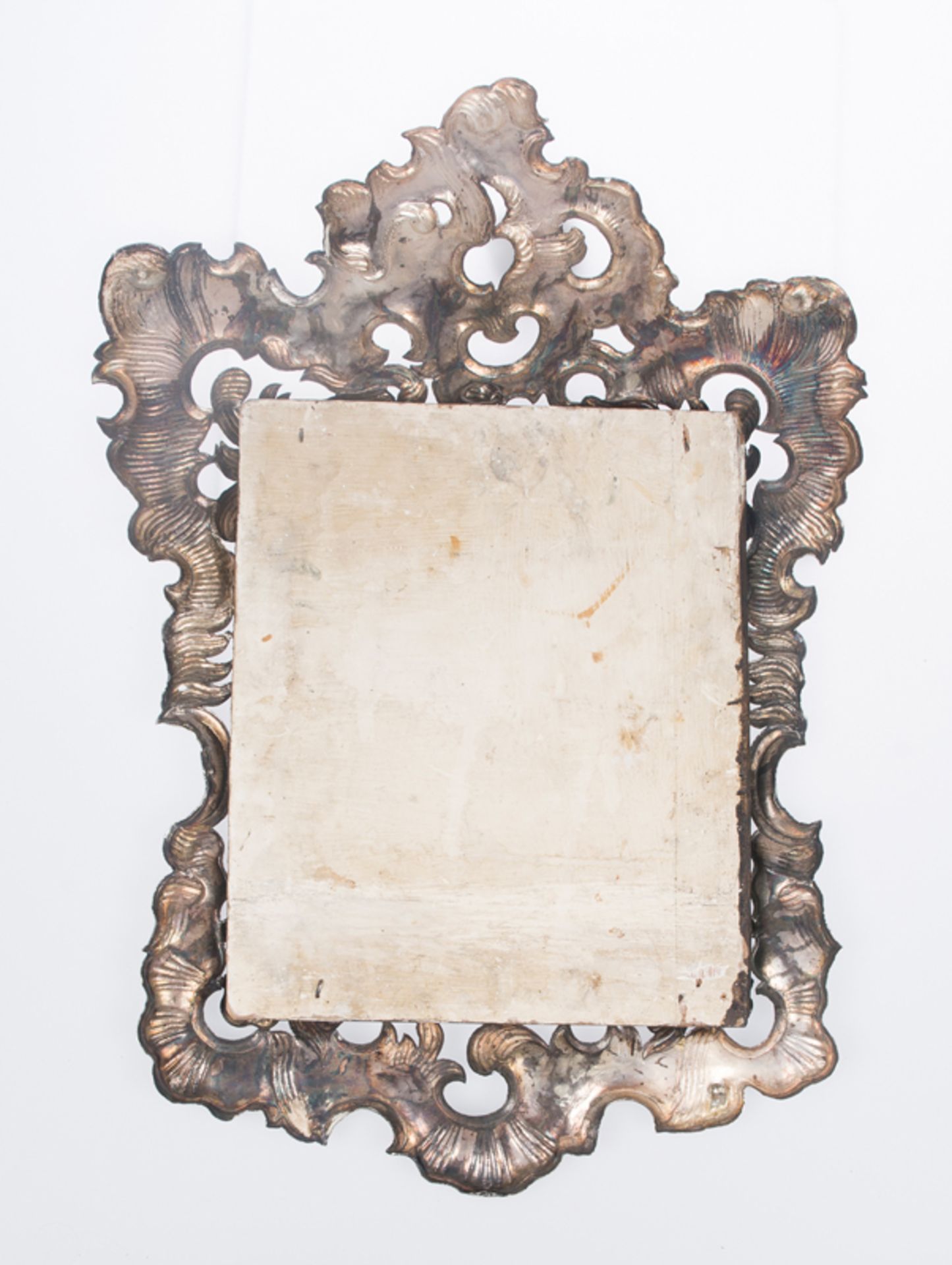 Embossed silver mirror. Spain. 18th century.Embossed silver mirror. Spain. 18th century. With - Image 2 of 3