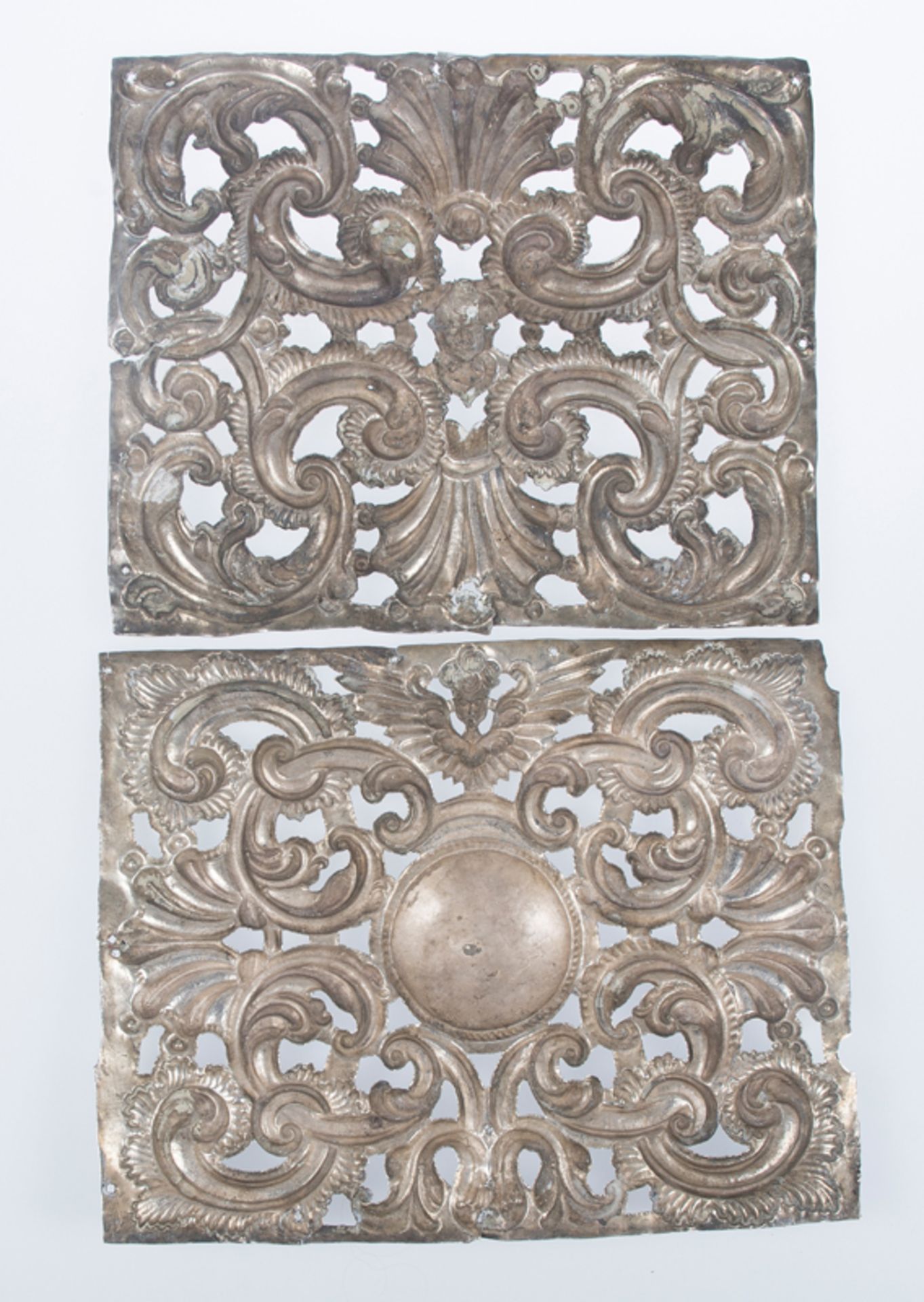 Set of six embossed, chased and pricked silver rosettes. Viceroyalty work. Peru. 18th centurySet - Image 4 of 6
