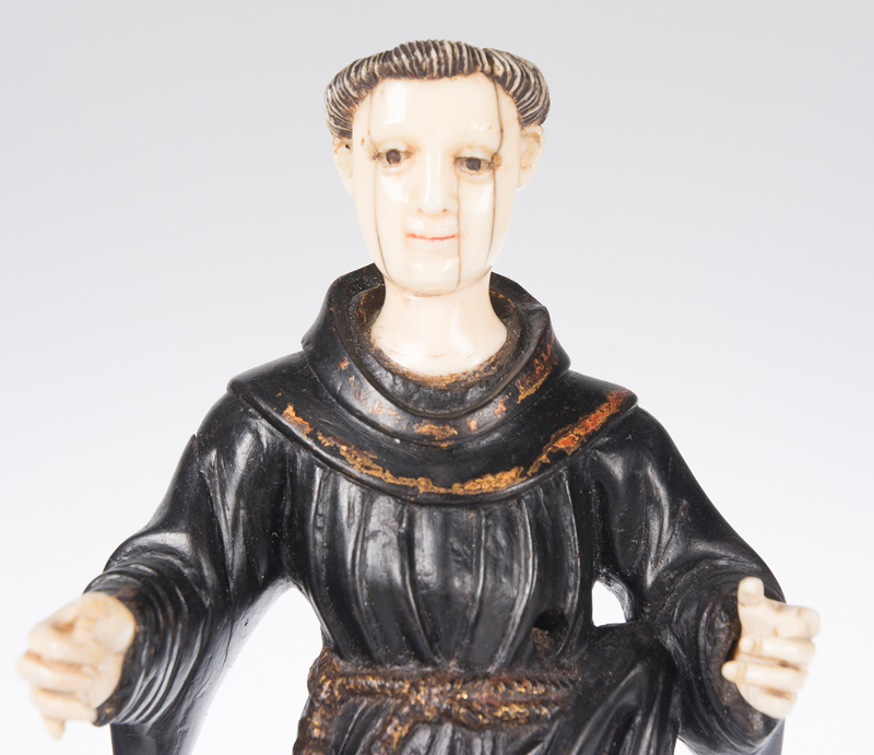 "Saint". Ebony and ivory sculpture. Hispanic-Philippine. 18th century."Saint". Ebony and ivory - Image 3 of 4