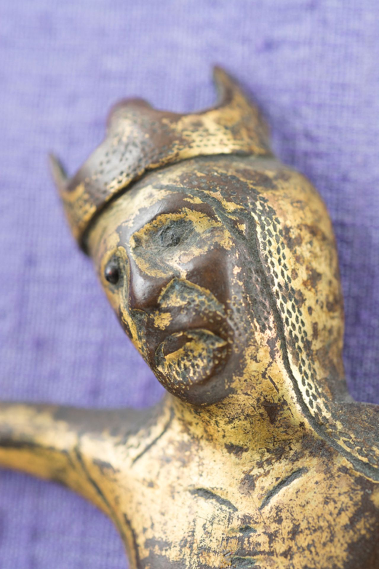 Gilded copper Christ with champlevé enamel. Limoges. France. Romanesque. 13th century.<br>Gilded cop - Bild 9 aus 9