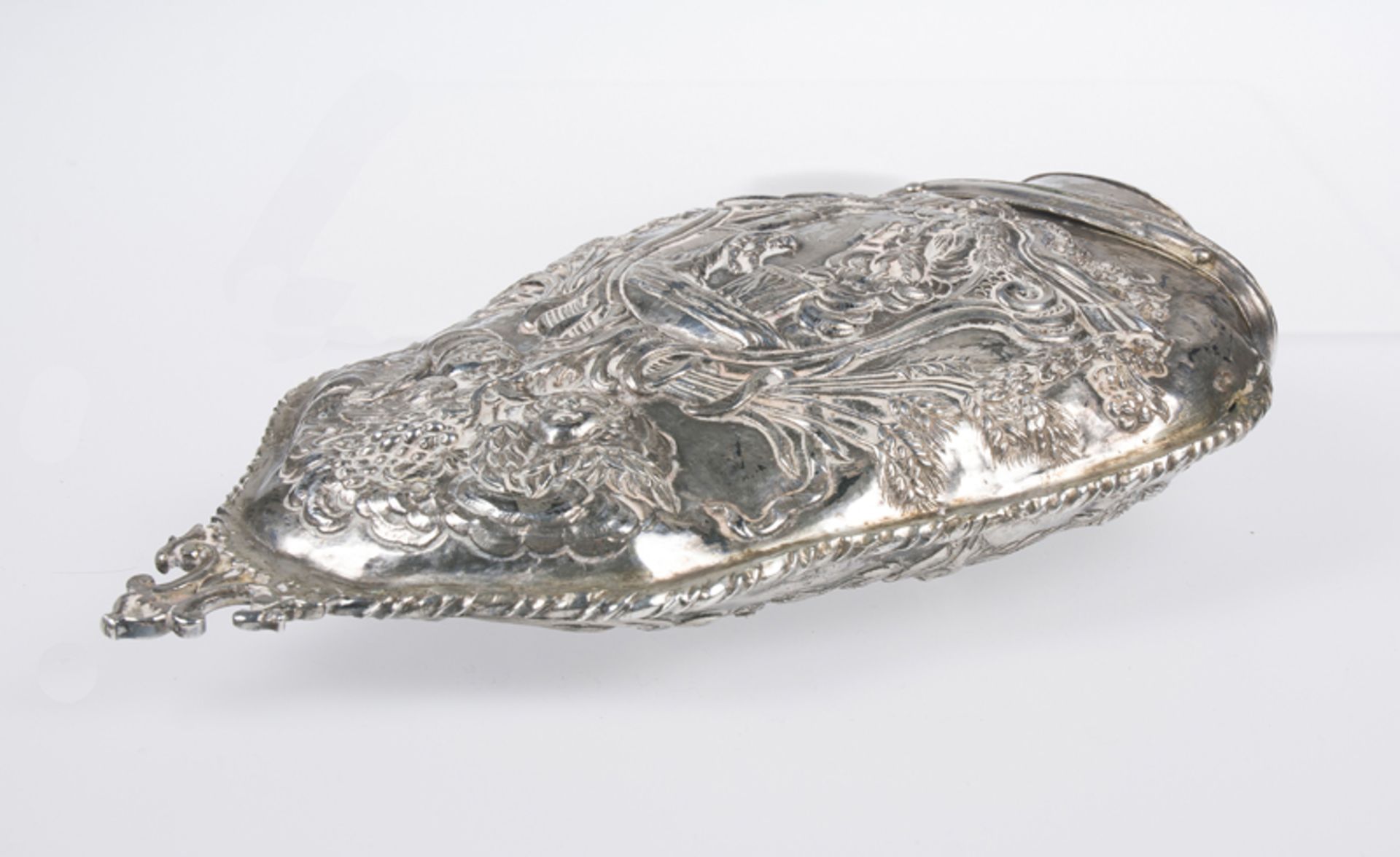 Embossed silver home stoup. Colonial work. Mexico or Peru. 18th century.Embossed silver home - Image 3 of 4