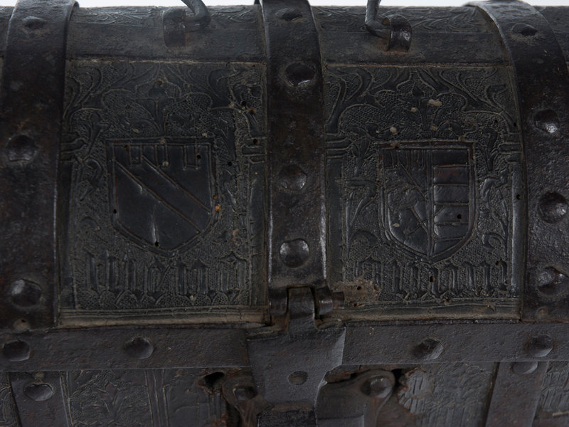 Wooden chest covered in embossed and engraved leather, with iron fittings. Gothic. 15th century. - Image 8 of 8