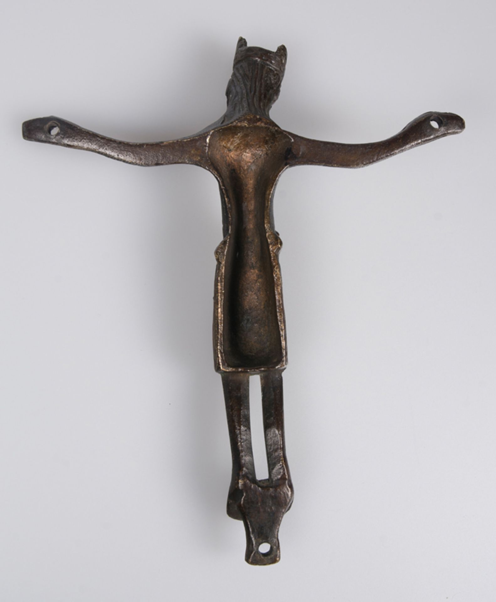 "Christ". Patinated bronze figure. Romanesque. 13th century. 16,5 x 14,8 cm."Christ". Patinated - Image 4 of 4