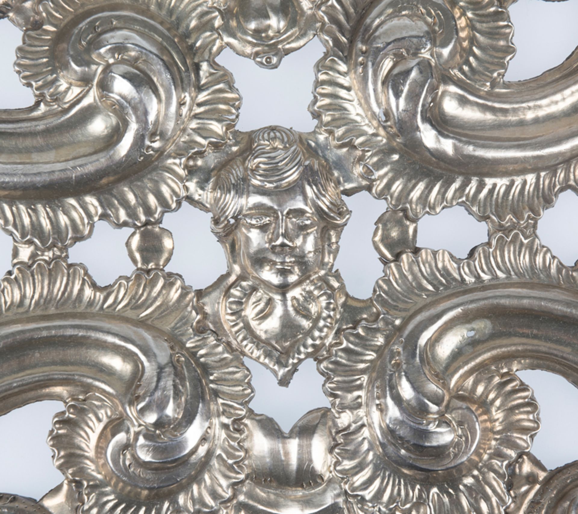 Set of six embossed, chased and pricked silver rosettes.  Viceroyalty work.  Peru. 18th century<br>S - Bild 6 aus 6
