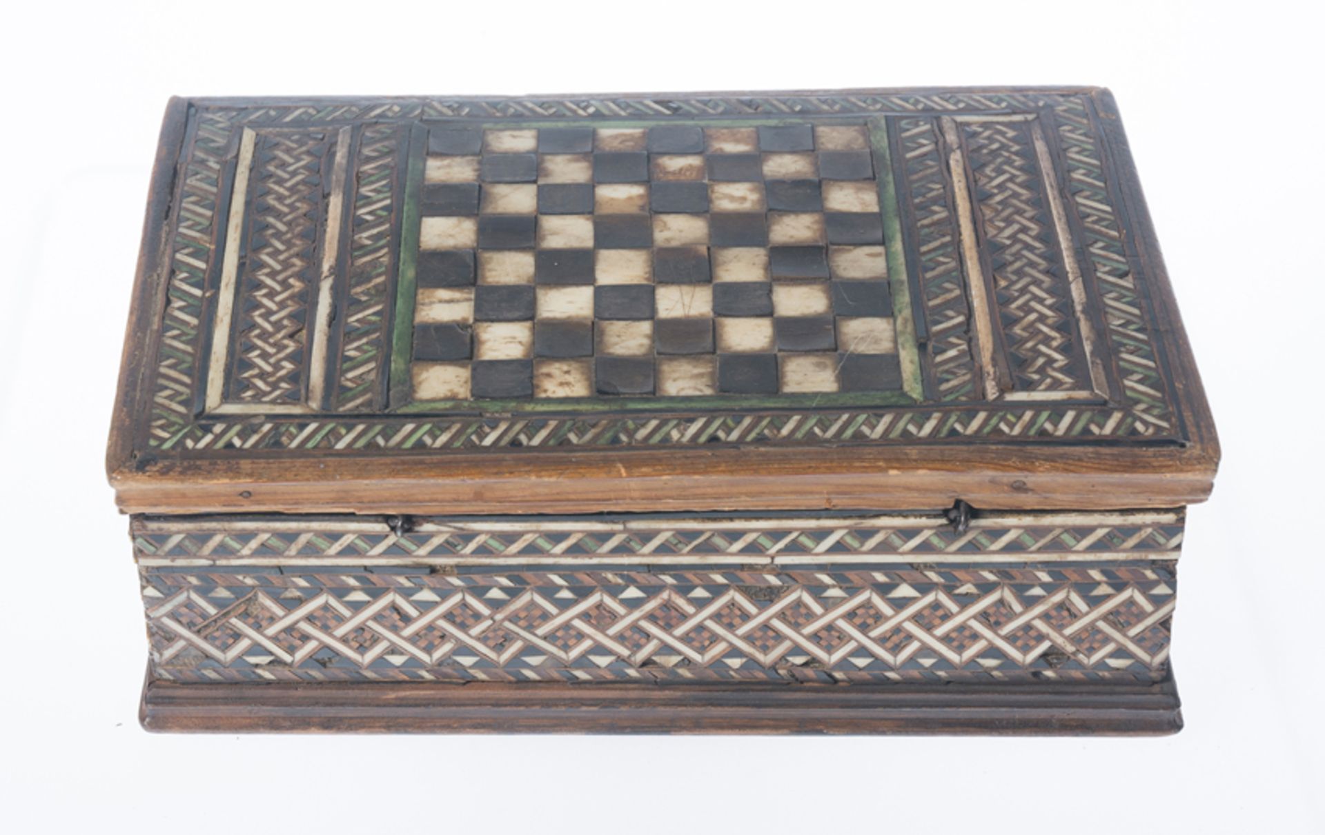 Wooden games box, with bone, dyed wood and bone and ebony incrustations. Embriachi workshop. Venice - Image 3 of 6