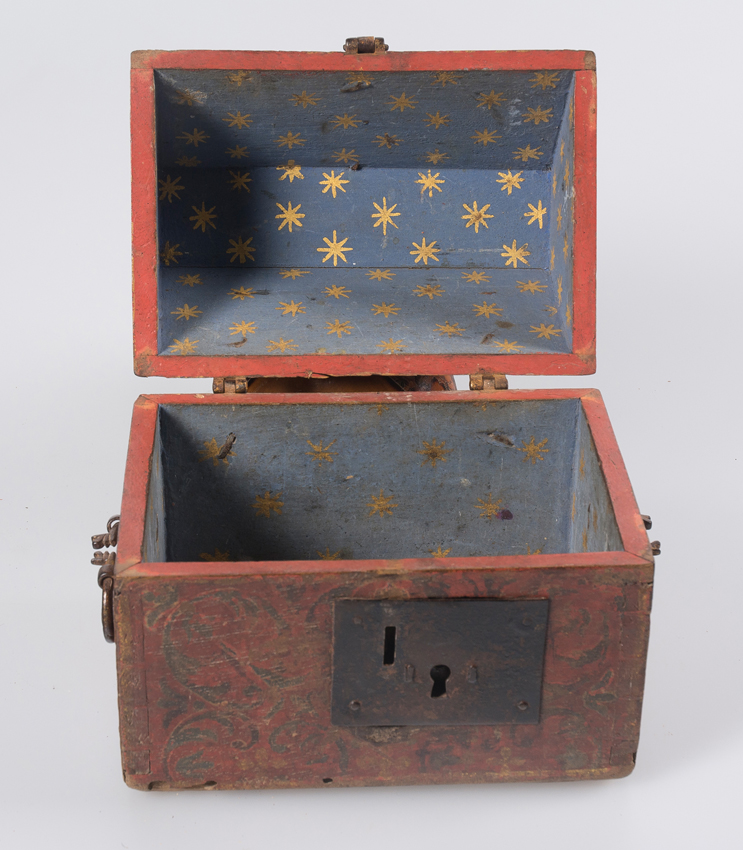 Carved and polychromed wooden chest with gilded, wrought iron fittings. Early Renaissance. Circa 1 - Image 4 of 6