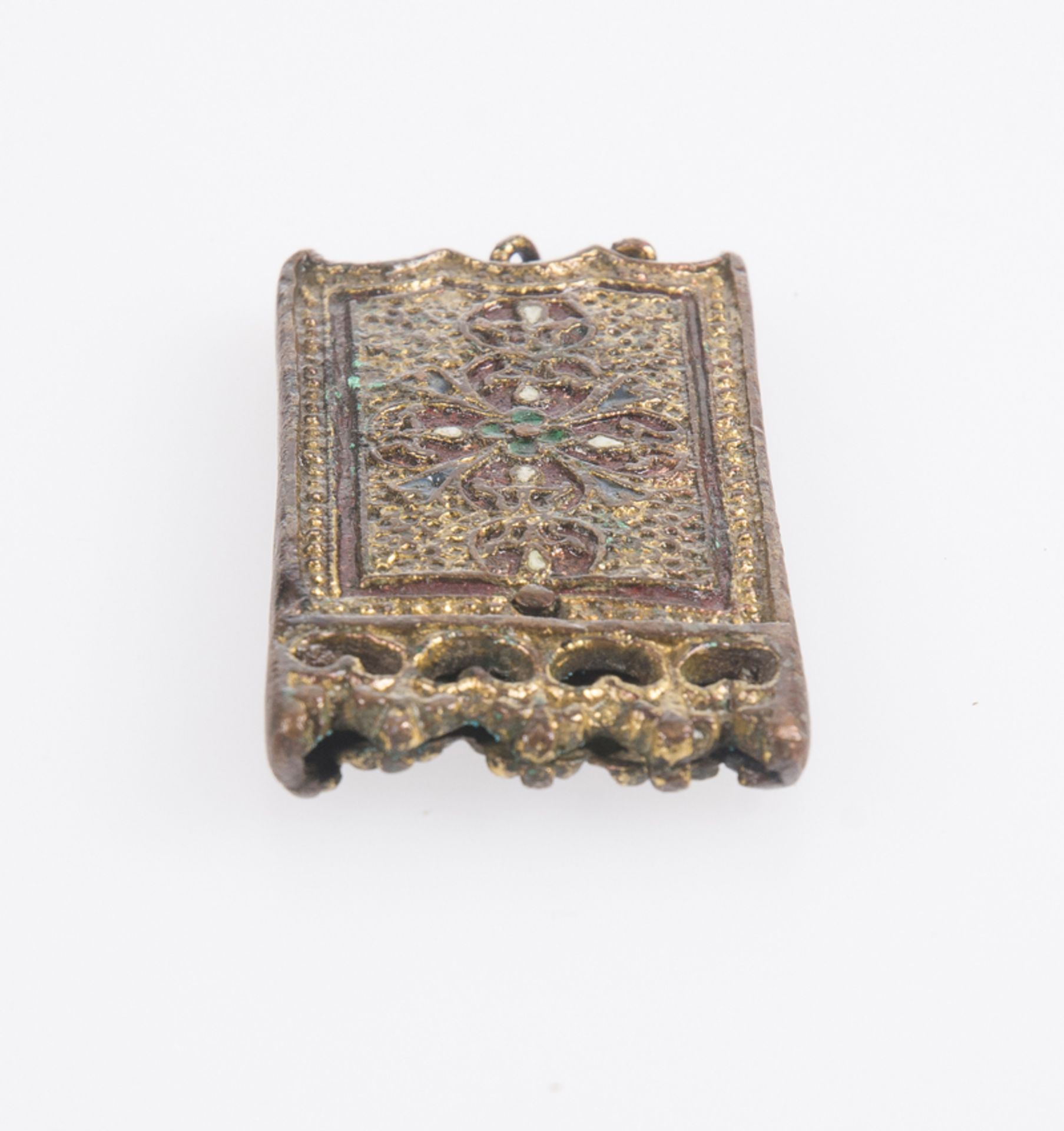 Chased, gilded and enamelled bronze buckle or ornament. Possibly Nasrid. 14th - 15th century. - Bild 4 aus 4