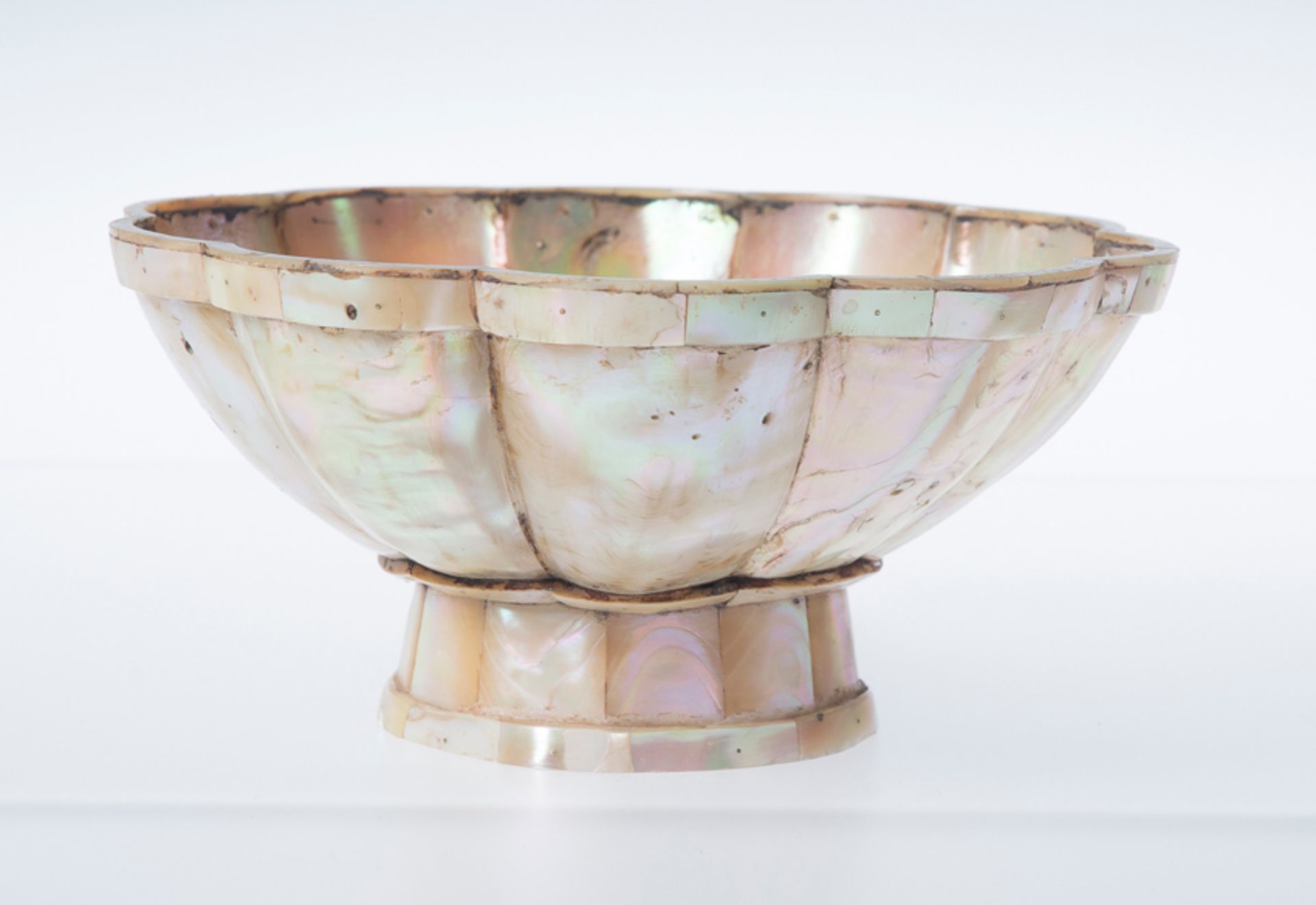 Mother of pearl bowl. Gujarat. India. 19th century. - Image 3 of 5
