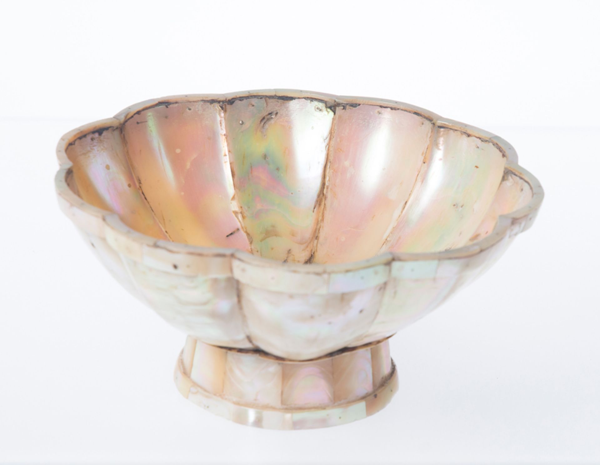 Mother of pearl bowl. Gujarat. India. 19th century.