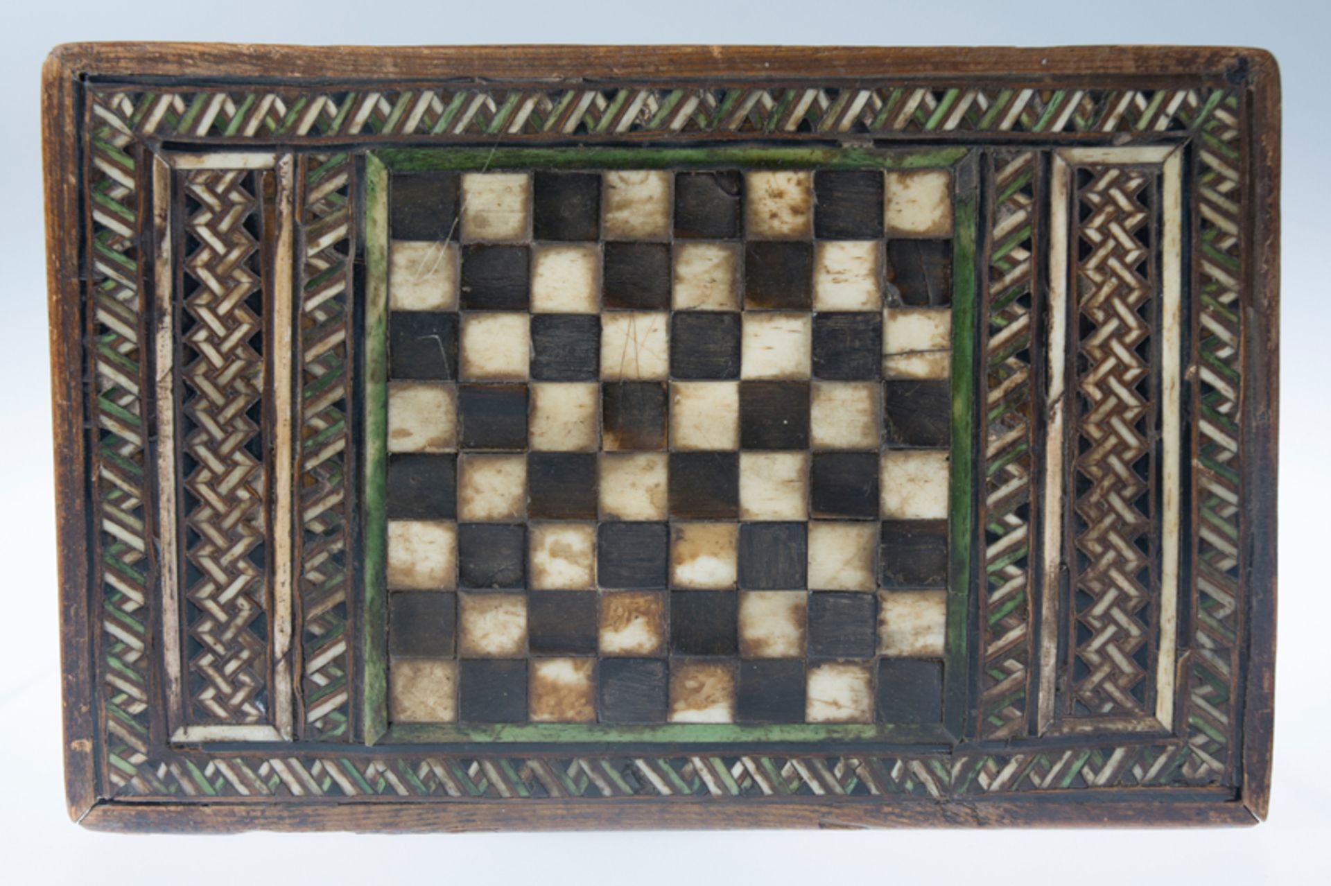 Wooden games box, with bone, dyed wood and bone and ebony incrustations. Embriachi workshop. Venice - Image 6 of 6