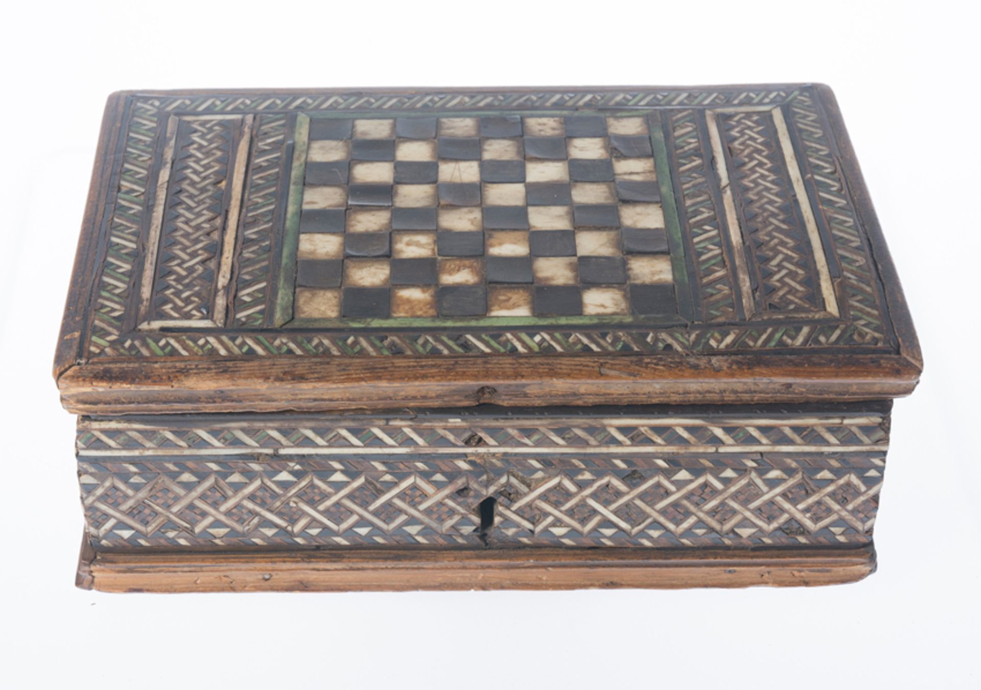 Wooden games box, with bone, dyed wood and bone and ebony incrustations. Embriachi workshop. Venice