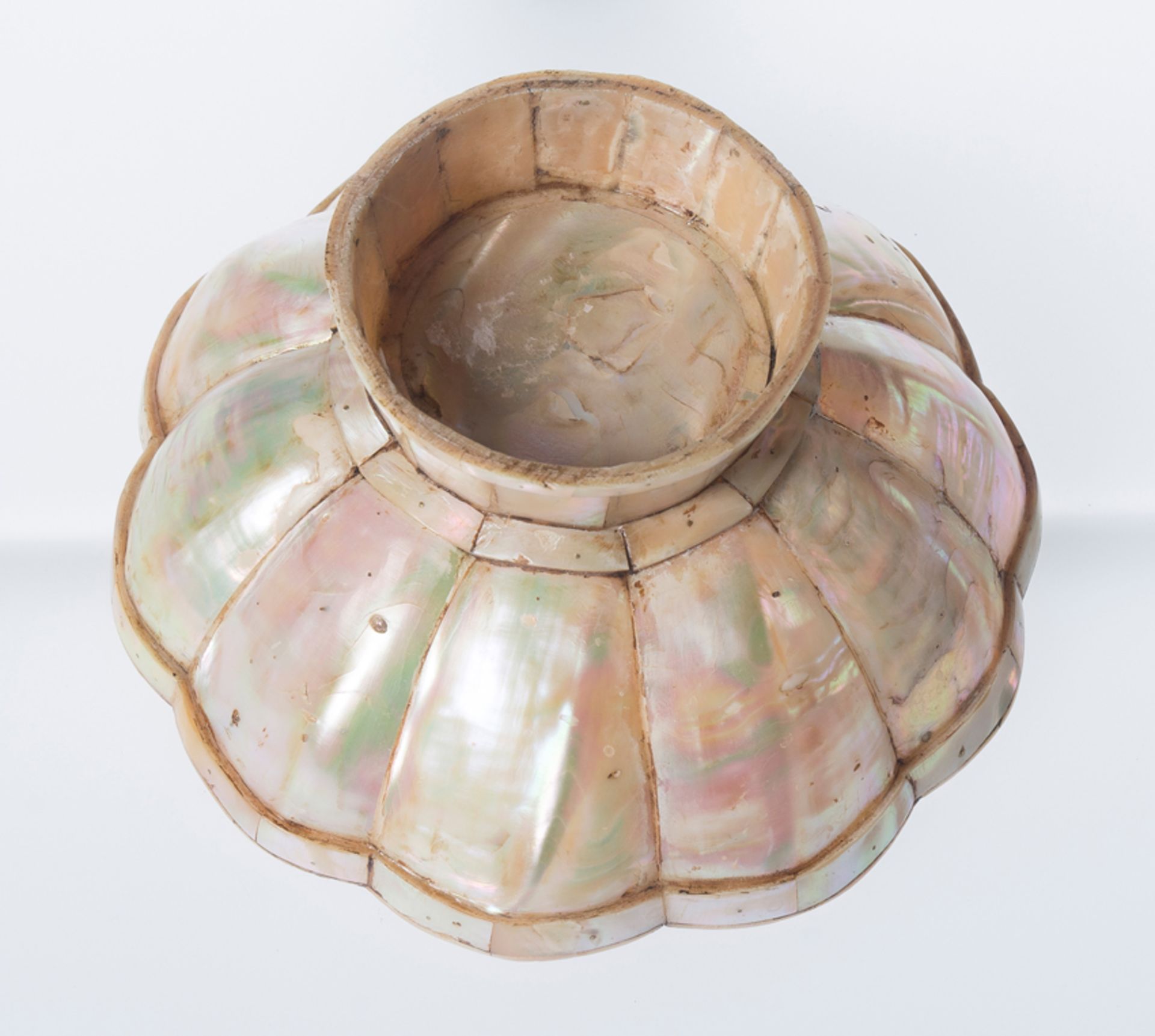 Mother of pearl bowl. Gujarat. India. 19th century. - Image 4 of 5