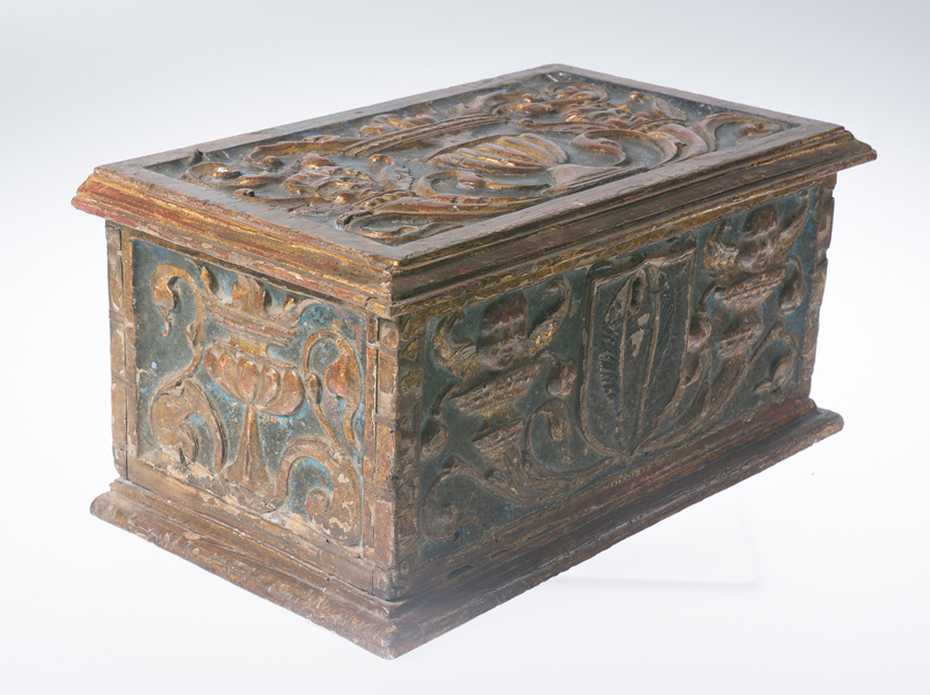 Carved, gilded and polychromed wooden chest. Aragon. 16th century. Circa 1525 - 1540. - Image 6 of 8
