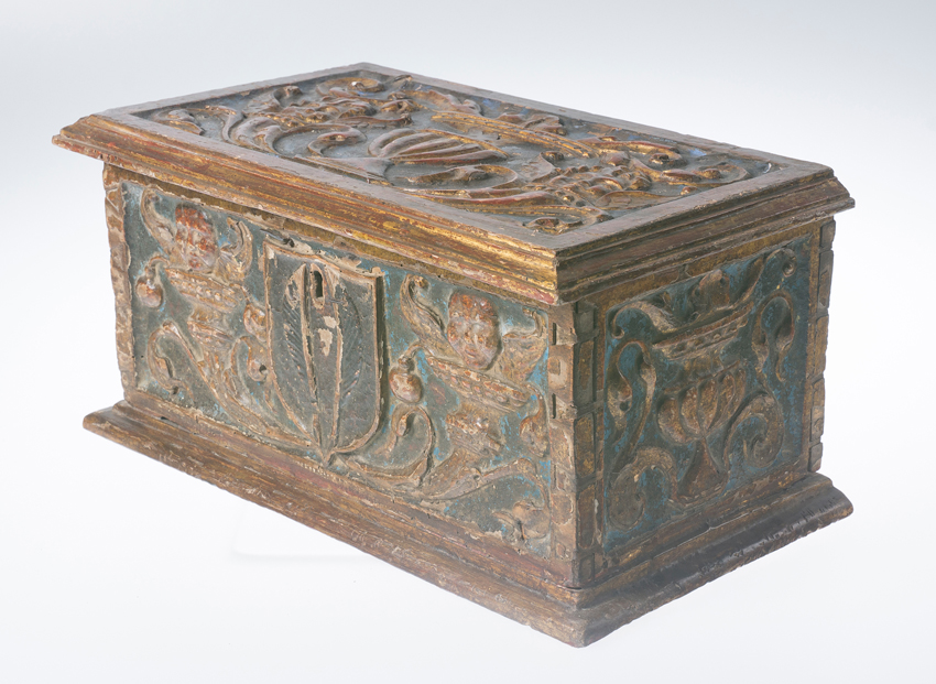 Carved, gilded and polychromed wooden chest. Aragon. 16th century. Circa 1525 - 1540. - Image 7 of 8