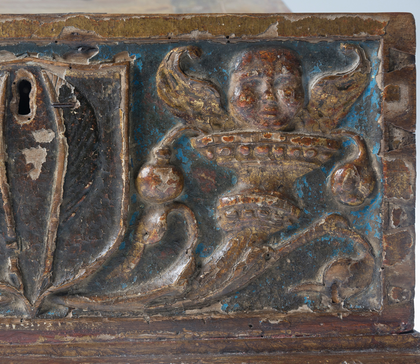 Carved, gilded and polychromed wooden chest. Aragon. 16th century. Circa 1525 - 1540. - Image 4 of 8