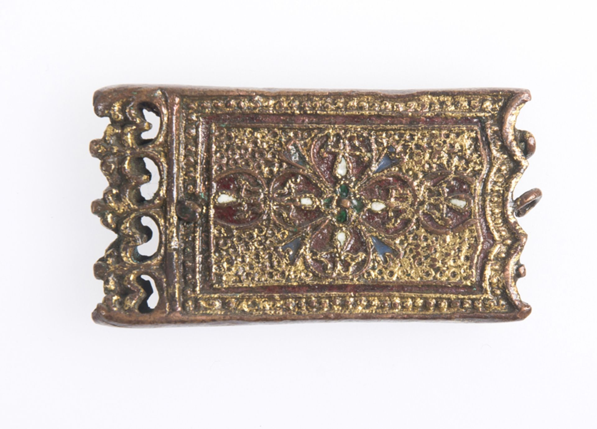 Chased, gilded and enamelled bronze buckle or ornament. Possibly Nasrid. 14th - 15th century. - Bild 2 aus 4