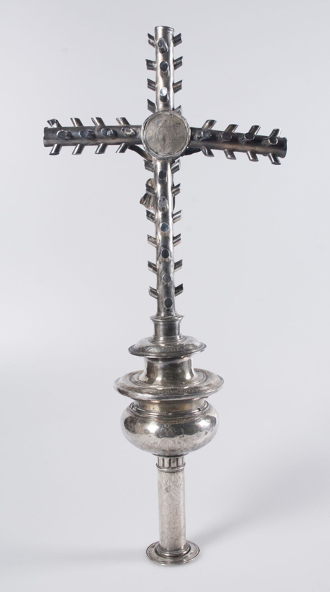 Imposing Spanish silver processional cross. Renaissance. 16th century. - Image 5 of 6