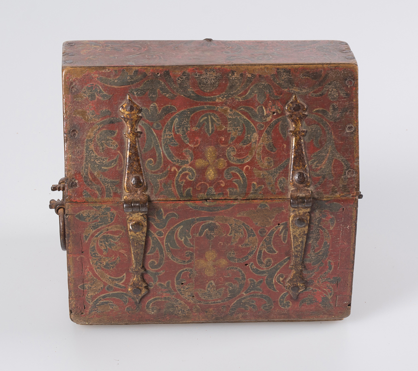 Carved and polychromed wooden chest with gilded, wrought iron fittings. Early Renaissance. Circa 1 - Image 5 of 6