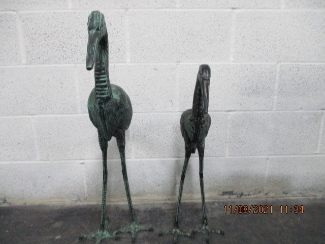 A pair of metal garden storks with bronze effect finish - Image 2 of 3