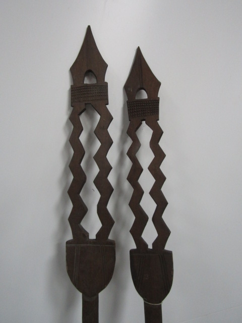 Pair of vintage carved wooden African crocodile spears. Tourist pieces .131cm high - Image 2 of 4