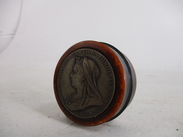 1937 young Victoria and other side older Queen Victoria Bakelite snuff box. - Image 4 of 5