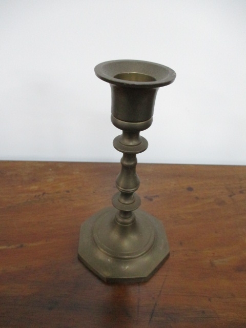 Pair of early 20th century brass candle sticks. H13 x W7cms - Bild 4 aus 4