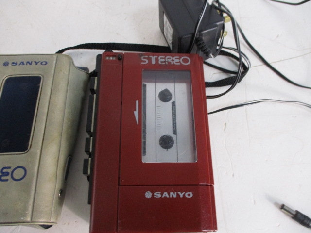 Vintage retro Sanyo model M4440 Walkman cassette player, pitch control counter, with cover and mains - Image 2 of 3