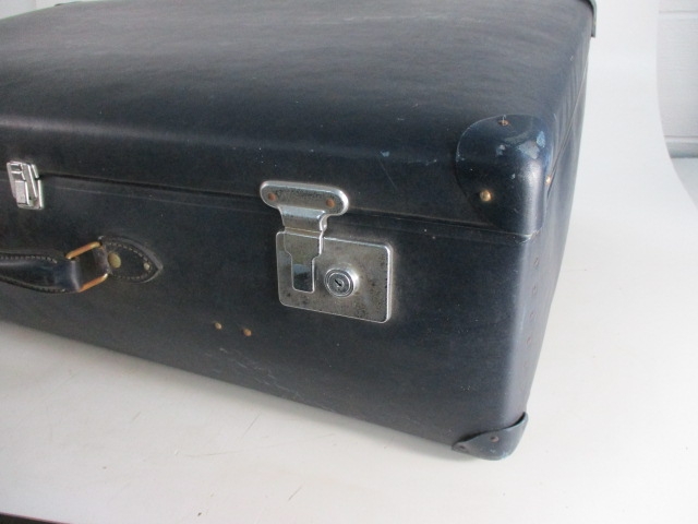 Vintage large globe trotter travel suitcase. - Image 2 of 4