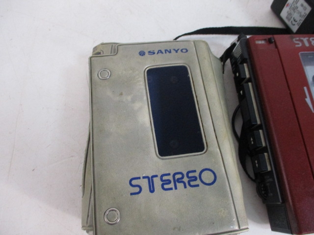 Vintage retro Sanyo model M4440 Walkman cassette player, pitch control counter, with cover and mains - Image 3 of 3