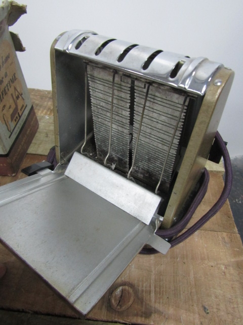 Vintage 500w Swan electric toaster - Image 4 of 4