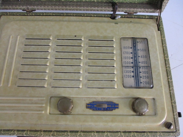 Vintage 1950's Vidor cased radio. - Bild 2 aus 3