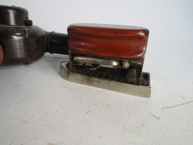 Vintage Bakelite hairdryer, along with Swan Boudoir vintage iron. - Image 2 of 3