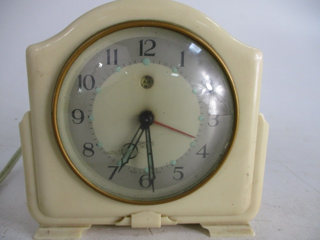 Smiths sectric Bakelite mantle clock. - Image 2 of 4