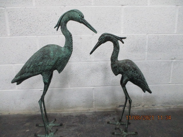 A pair of metal garden storks with bronze effect finish - Image 3 of 3