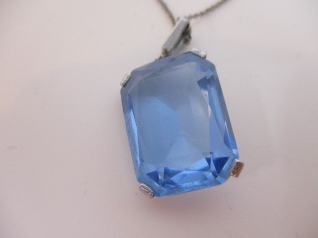 Ladies chain with large blue stone - Image 5 of 5