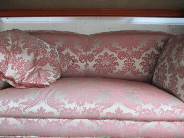 Edwardian 3 piece suite reupholstered in pink material with brass castors - Image 5 of 6