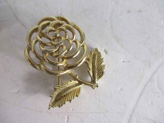 Vintage pair of sarah Cov brooches. - Image 3 of 5