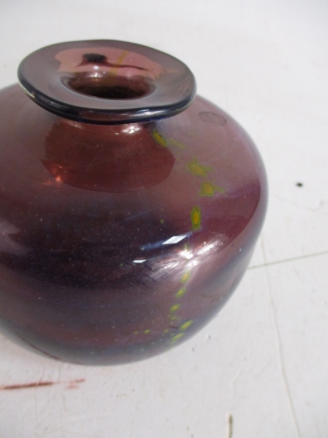 Vintage mdina style heavy glass vase. - Image 2 of 3